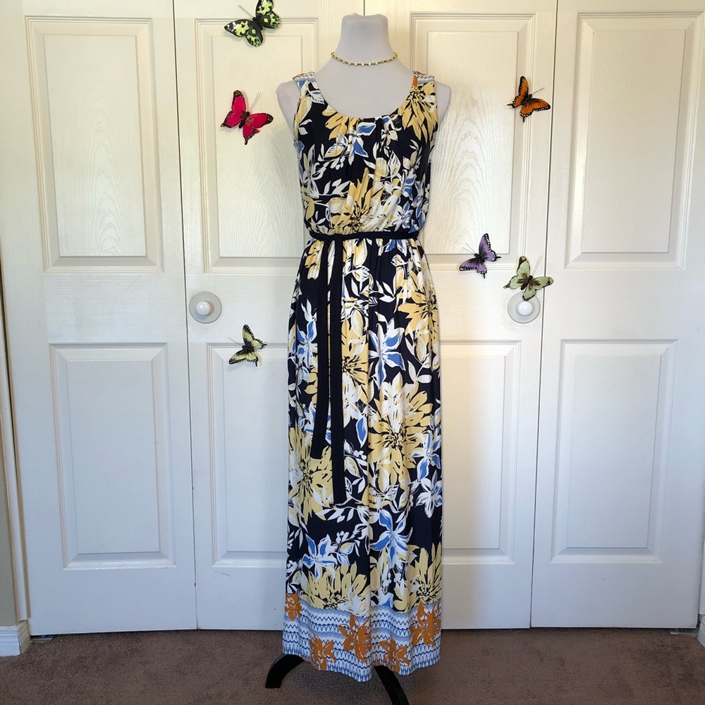 💼 Scoop Neck Sleeveless Floral Maxi Dress